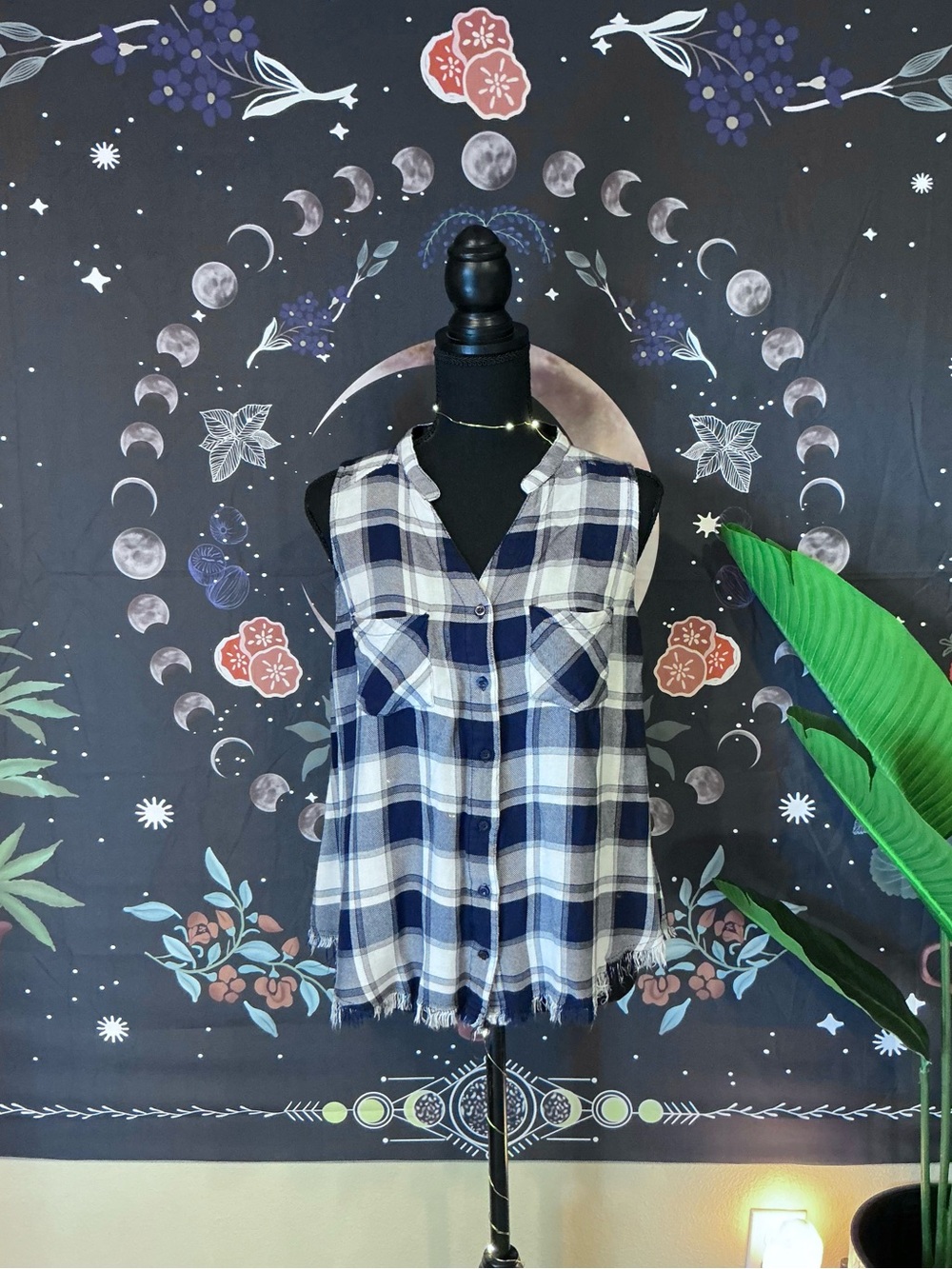 Sleeveless Blue Plaid Distressed Button-Up 💙